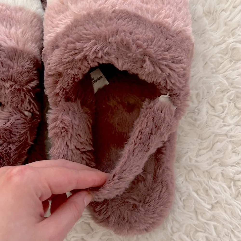 Fuzzy Slippers Pink and White Women's Size L 8-9 Houseshoes Cozy - Picture 4 of 10